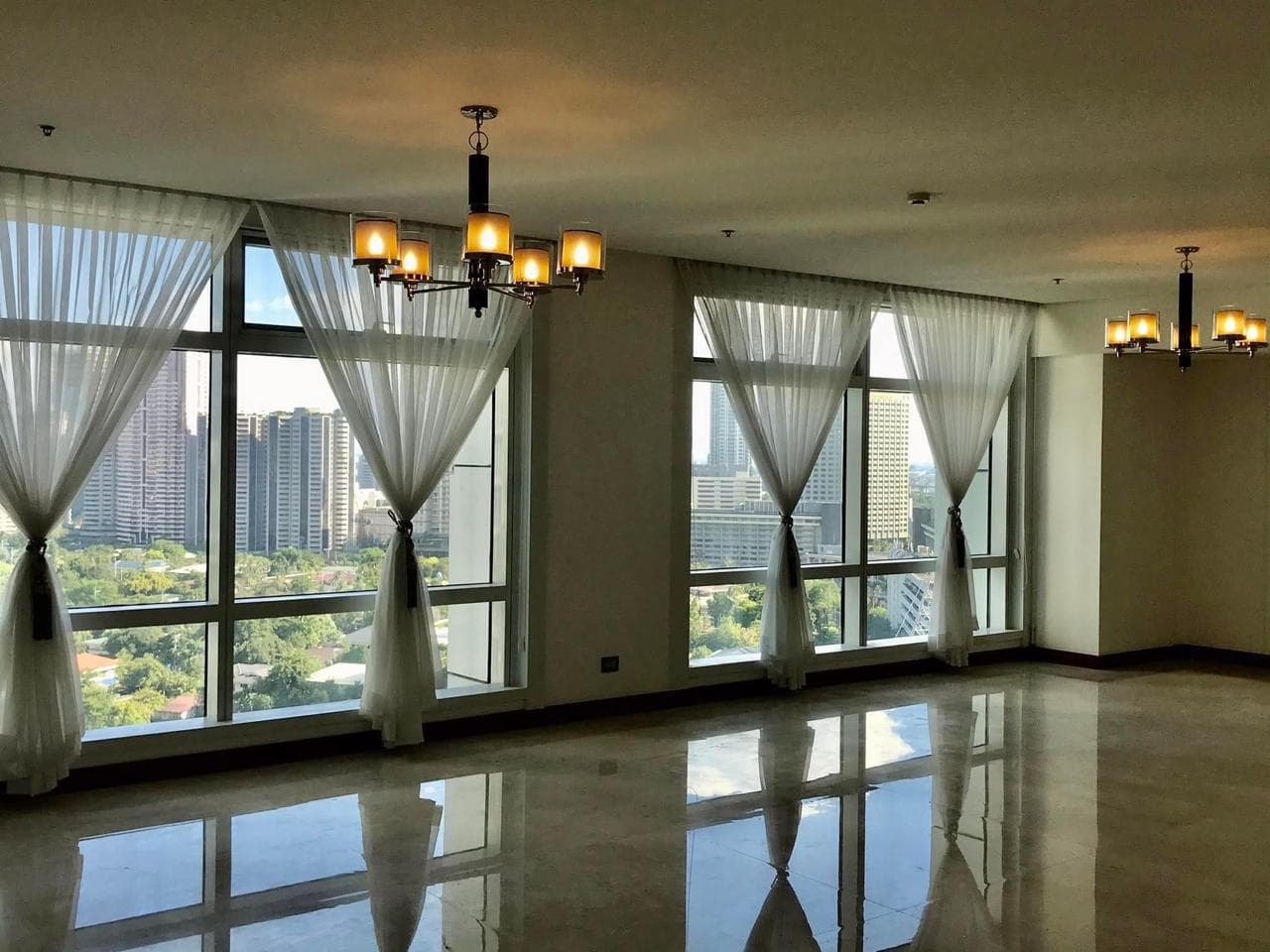Spacious Semi-Furnished 3 bedroom unit - Urdaneta Village, Makati - photo 1