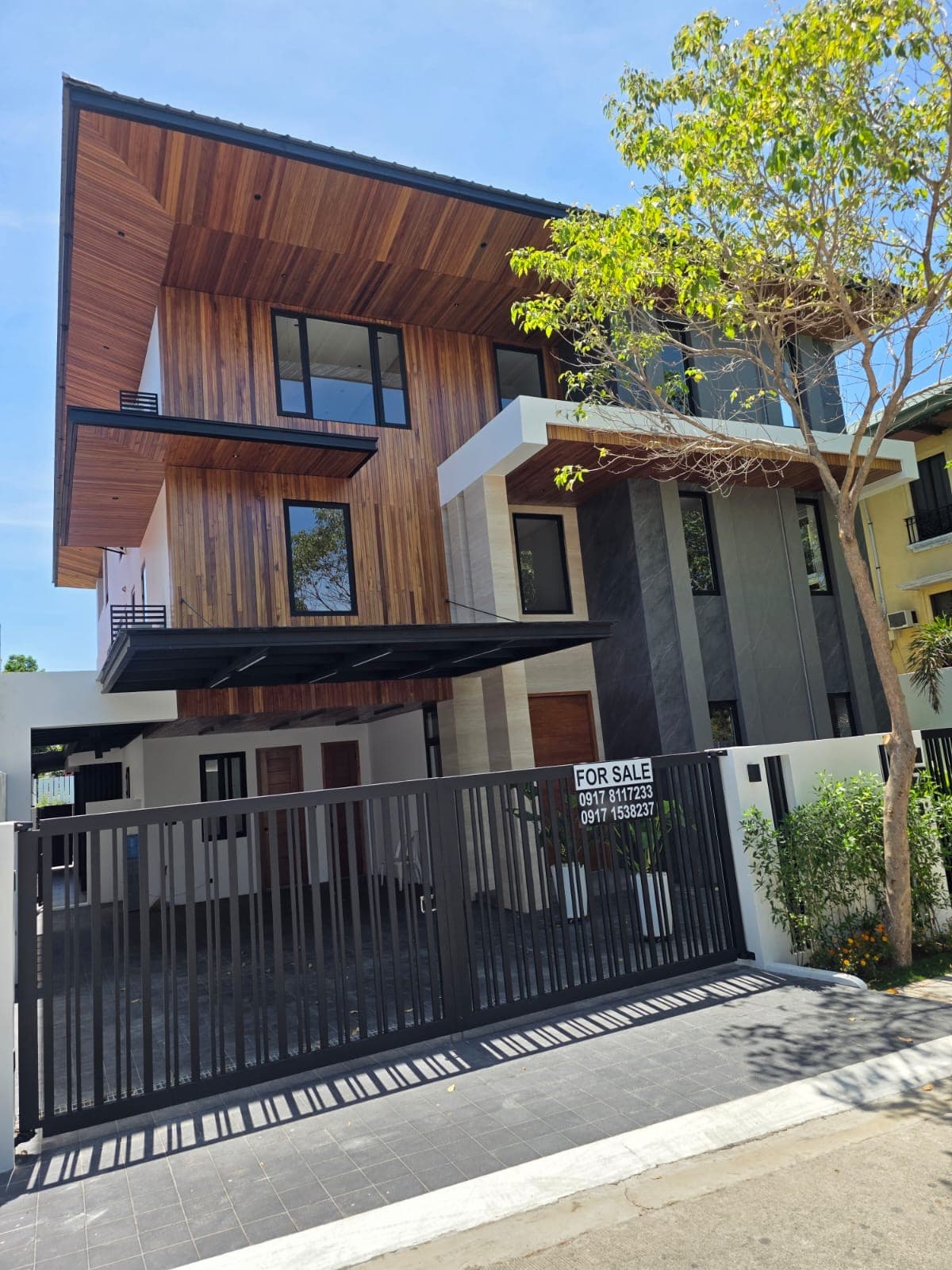 Brand new Premium modern Residence in Hillsborough Village in Hillsborough, Muntinlupa