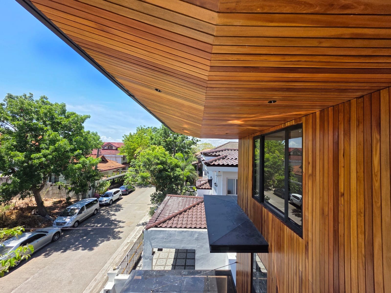 Brand-new contemporary three-storey  - photo 4