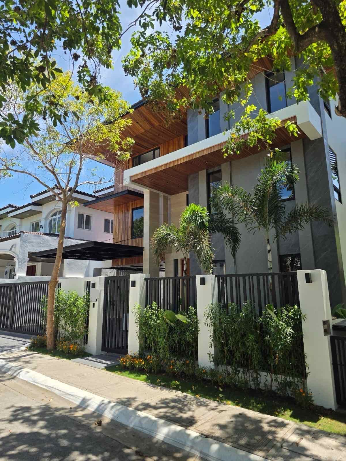Brand-new contemporary three-storey  - photo 2