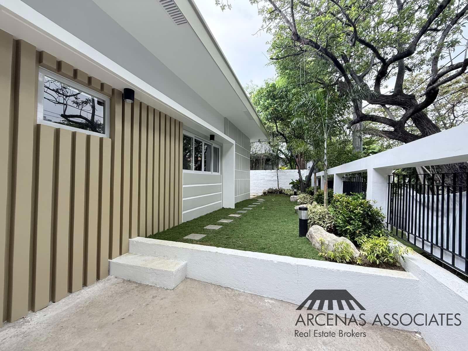 Elegant Modern House in Dasmariñas Village - photo 2