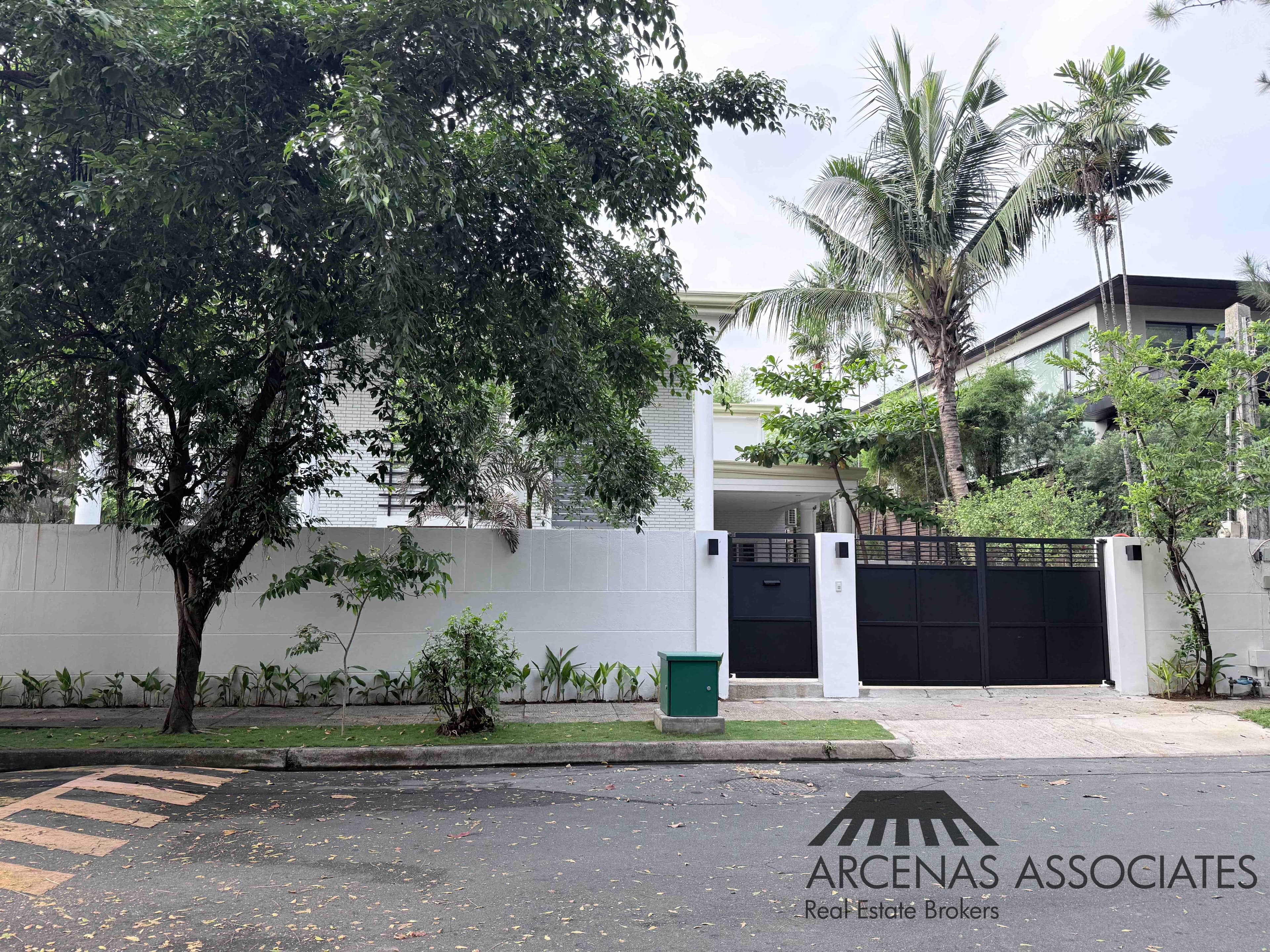 Stylish Modern House in Dasmariñas Village - Dasmarinas Village, Makati - photo 1