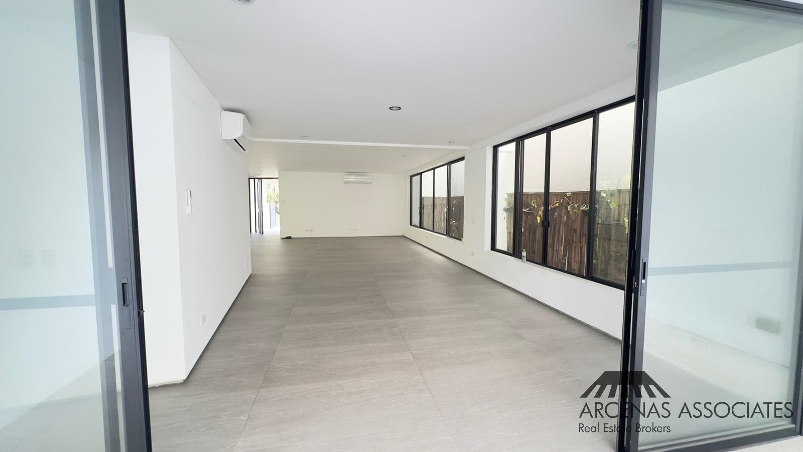 Bright Tropical-Style House in San Lorenzo - photo 2