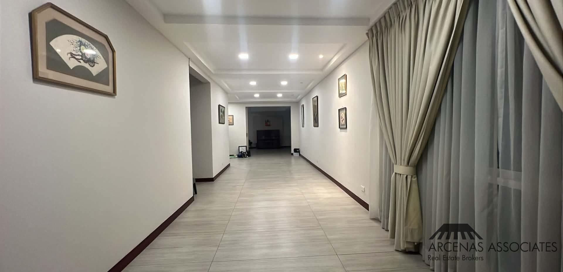 Newly Renovated 3 Bedroom House - photo 3
