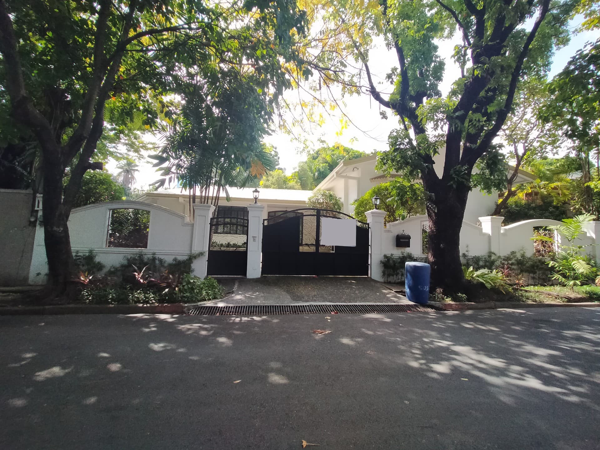 Spacious House for Sale in Urdaneta Village in Urdaneta Village, Makati