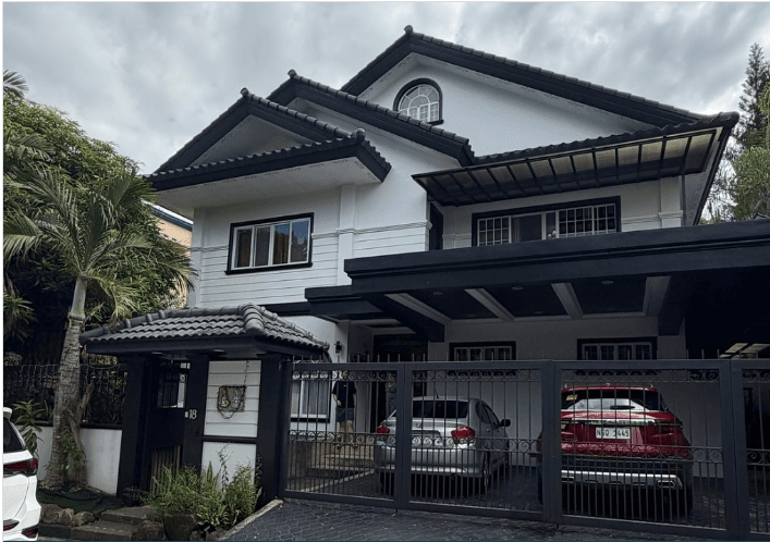 Well-Maintained 3-Storey House for Sale in Hillsborough Alabang - Hillsborough, Muntinlupa - photo 1