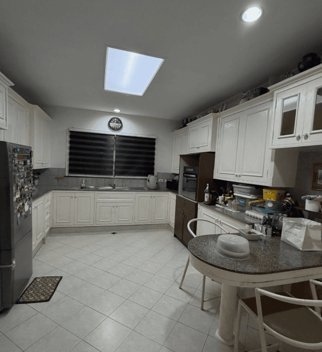 Well-Maintained 3-Storey House for Sale in Hillsborough Alabang - photo 4