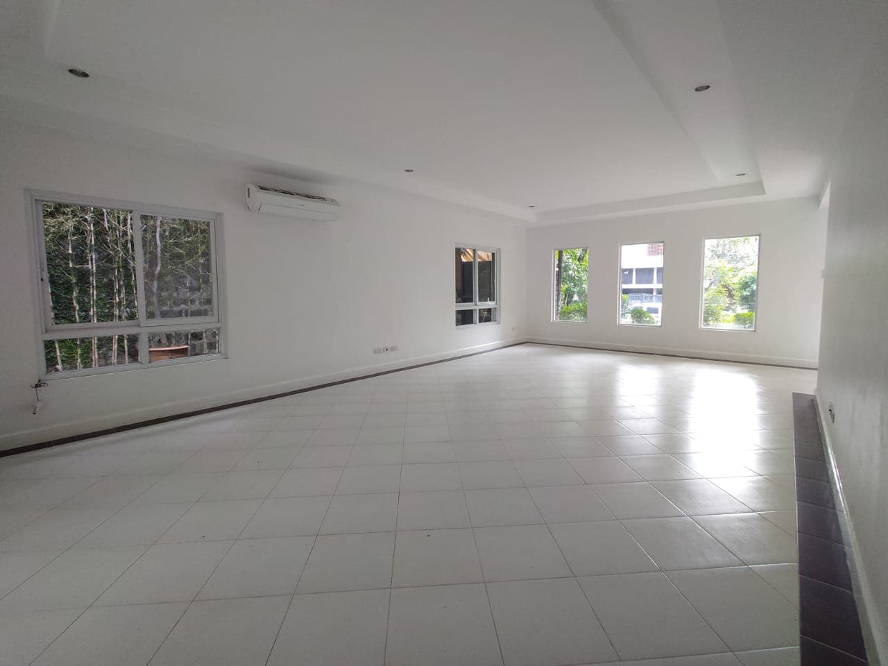 Comfortable 4 Bedroom House in Dasmarinas Village, Makati