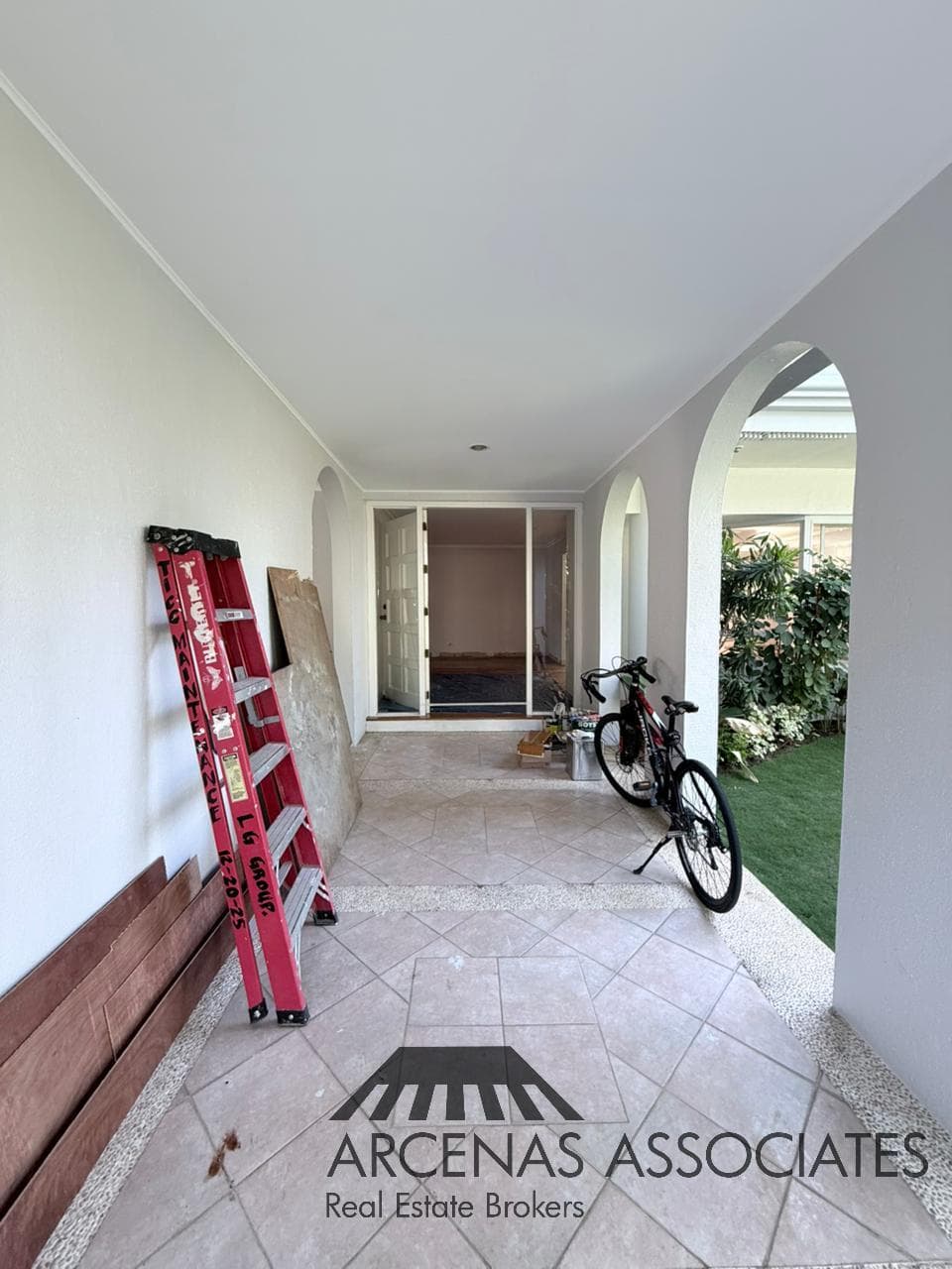 Private and Spacious Home - photo 2