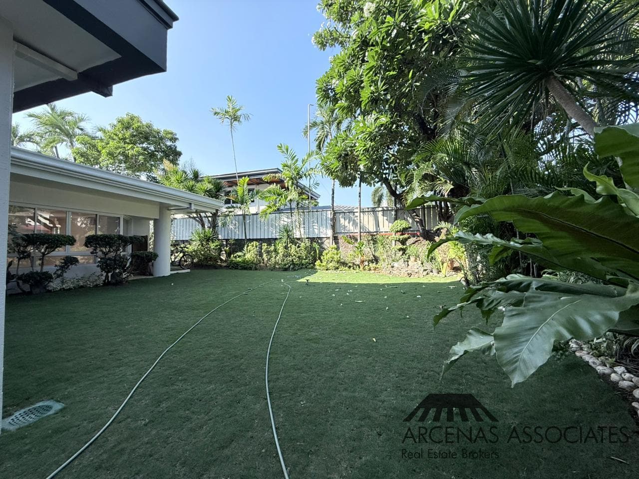 Private and Spacious Home - photo 3