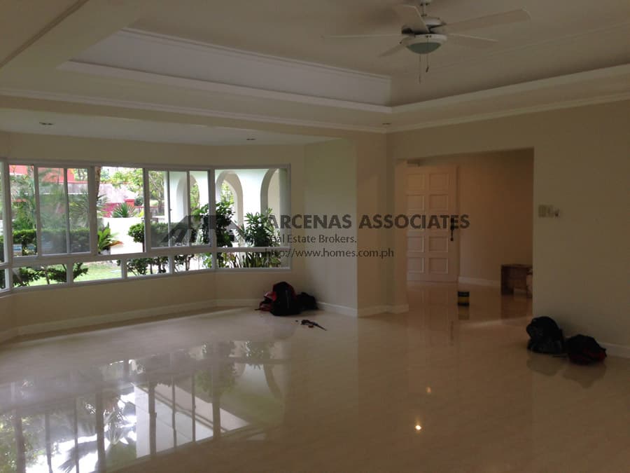 Private and Spacious Home - photo 2