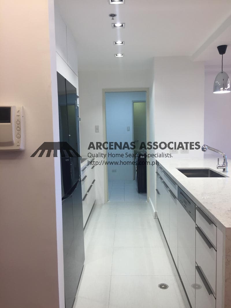 State of the Art 3 Bedroom with Balcony at Beaufort - Bonifacio Global City, Taguig - photo 1