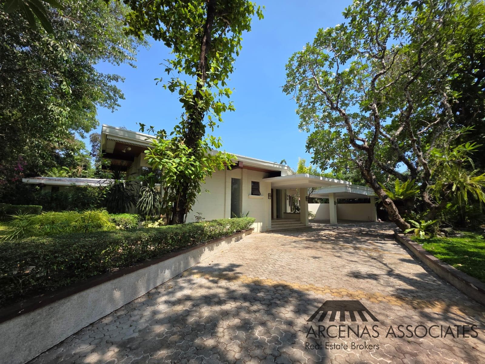 Spacious and Elegant Bungalow in Forbes Park, Makati