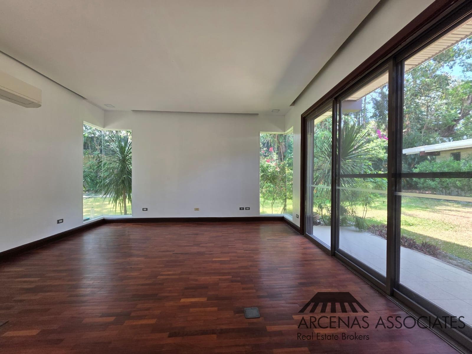 Spacious and Elegant Bungalow - photo 5
