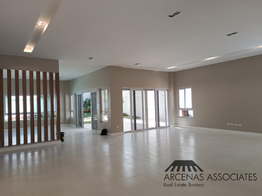 Bright and Spacious Modern House in Dasmarinas Village in Dasmarinas Village, Makati