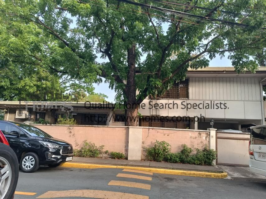 Corner 2 storey house in Magallanes Village, Makati