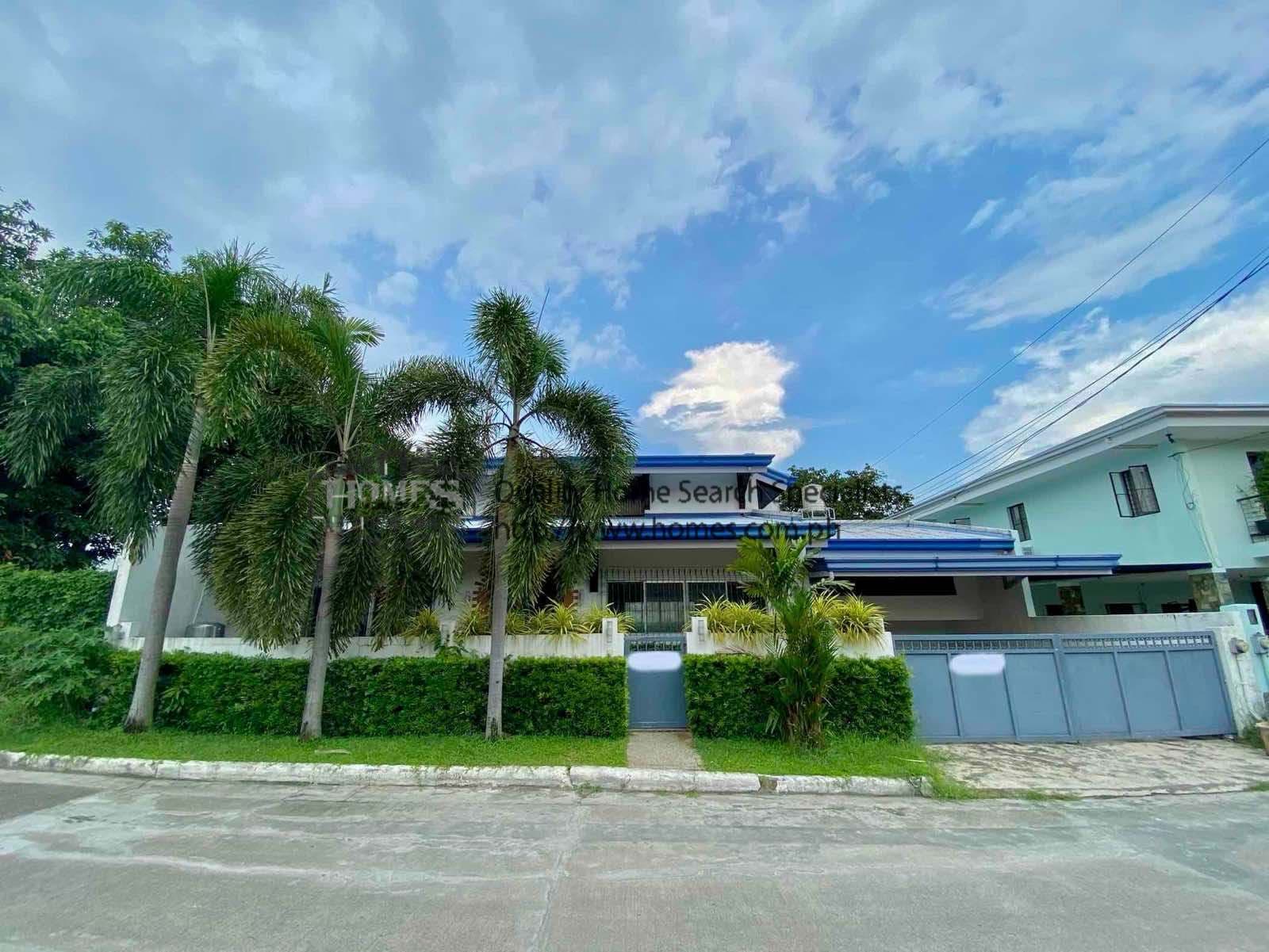 Great value 2 Storey in Merville, Paranaque