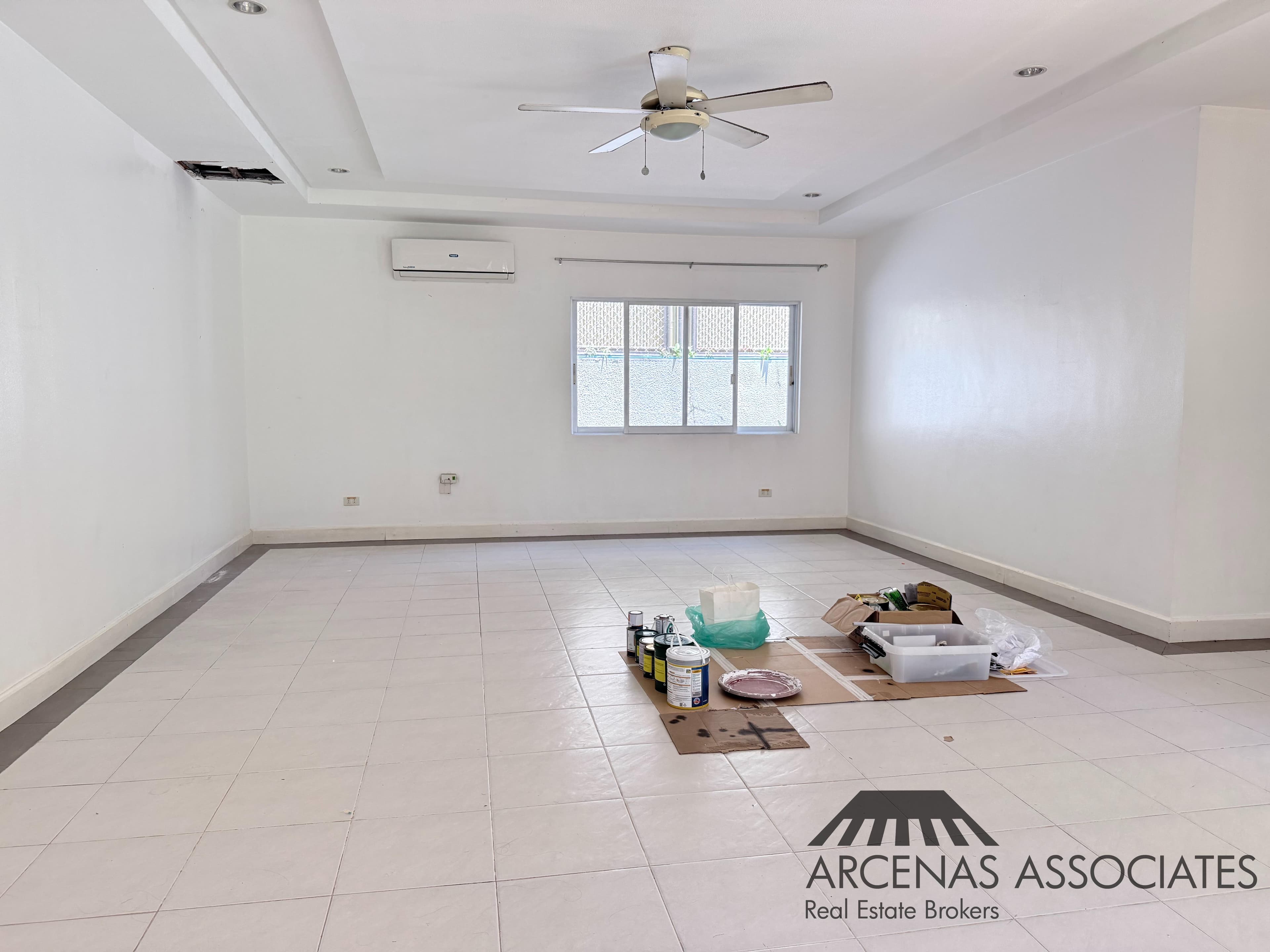 Spacious and bright 2 story - photo 4