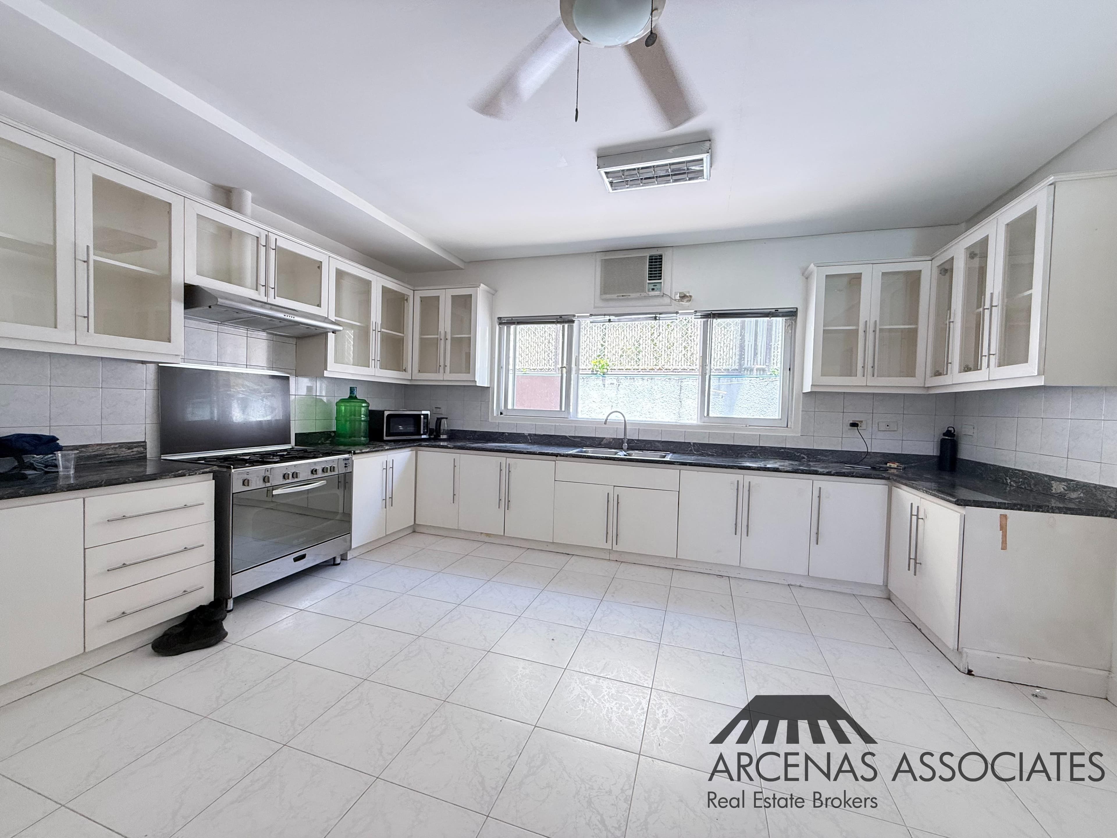 Spacious and bright 2 story - photo 5