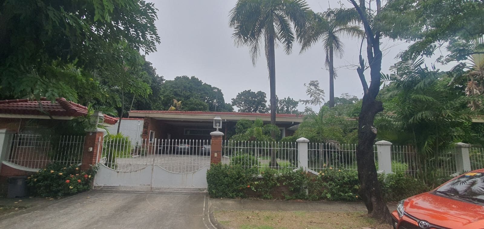 Timeless Bungalow with Expansive Garden, and Pool - Dasmarinas Village, Makati - photo 1