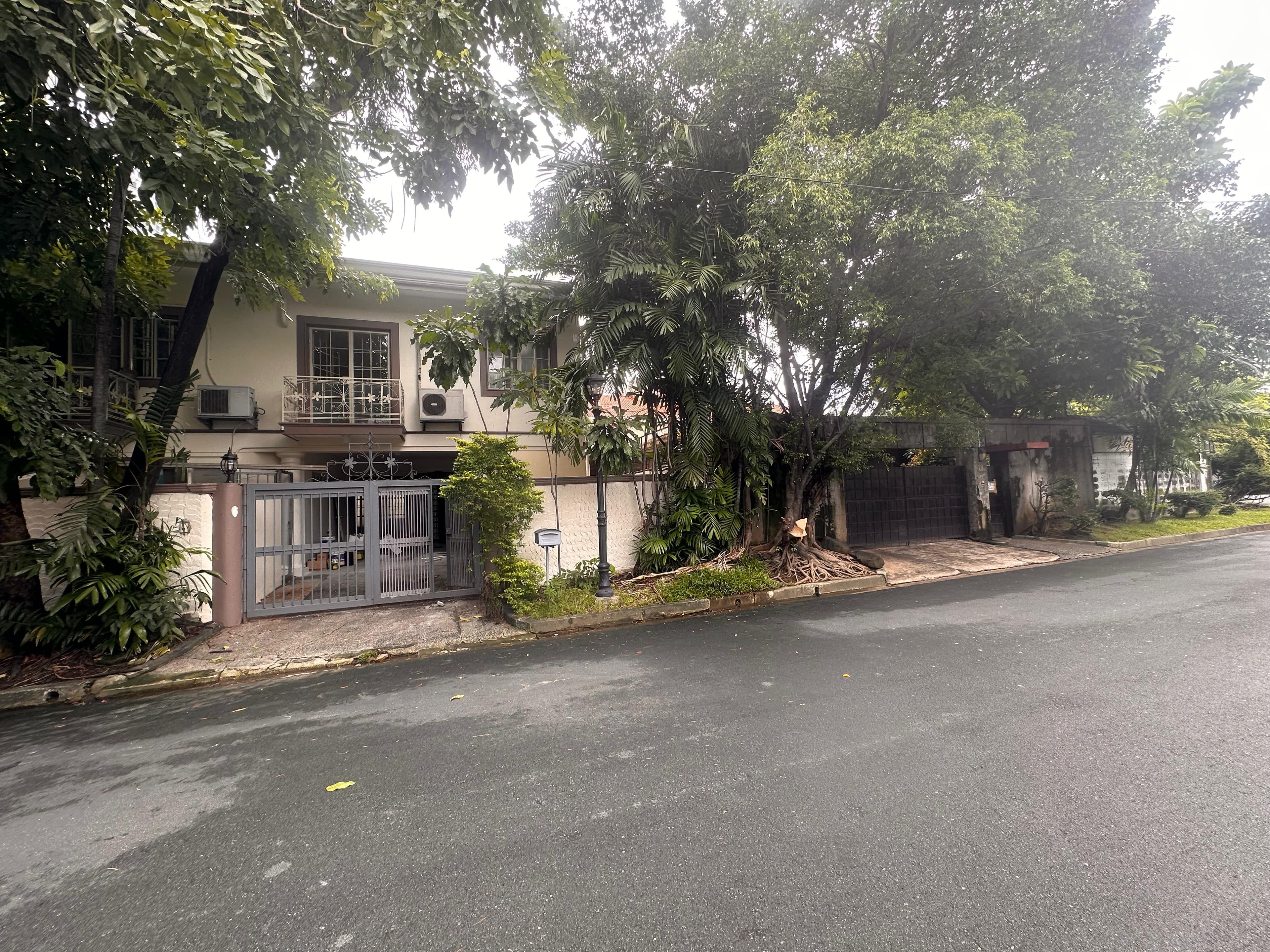 Renovated 3 Bedroom Duplex House - San Lorenzo, Makati - photo 1