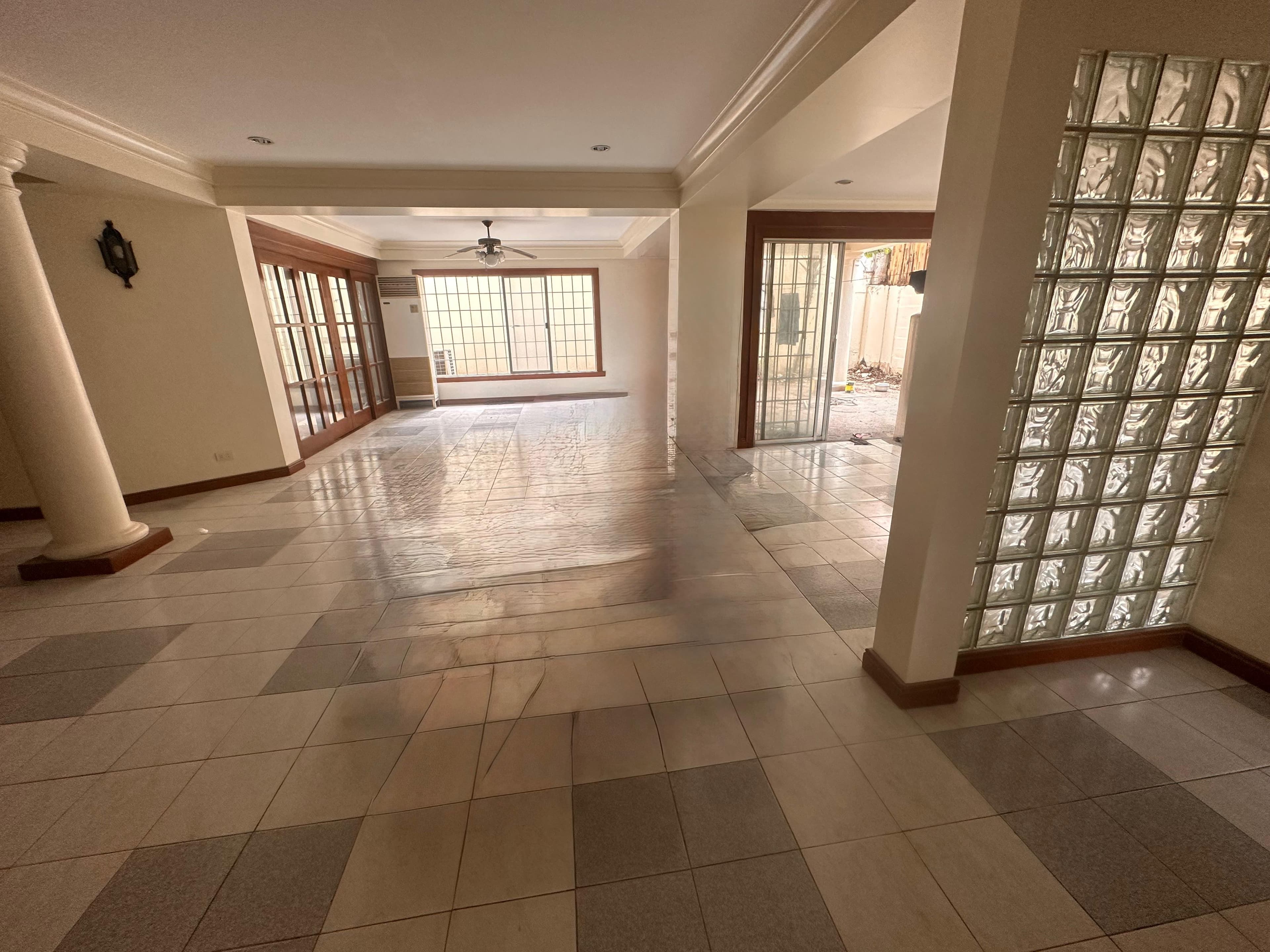 Renovated 3 Bedroom Duplex House - photo 2