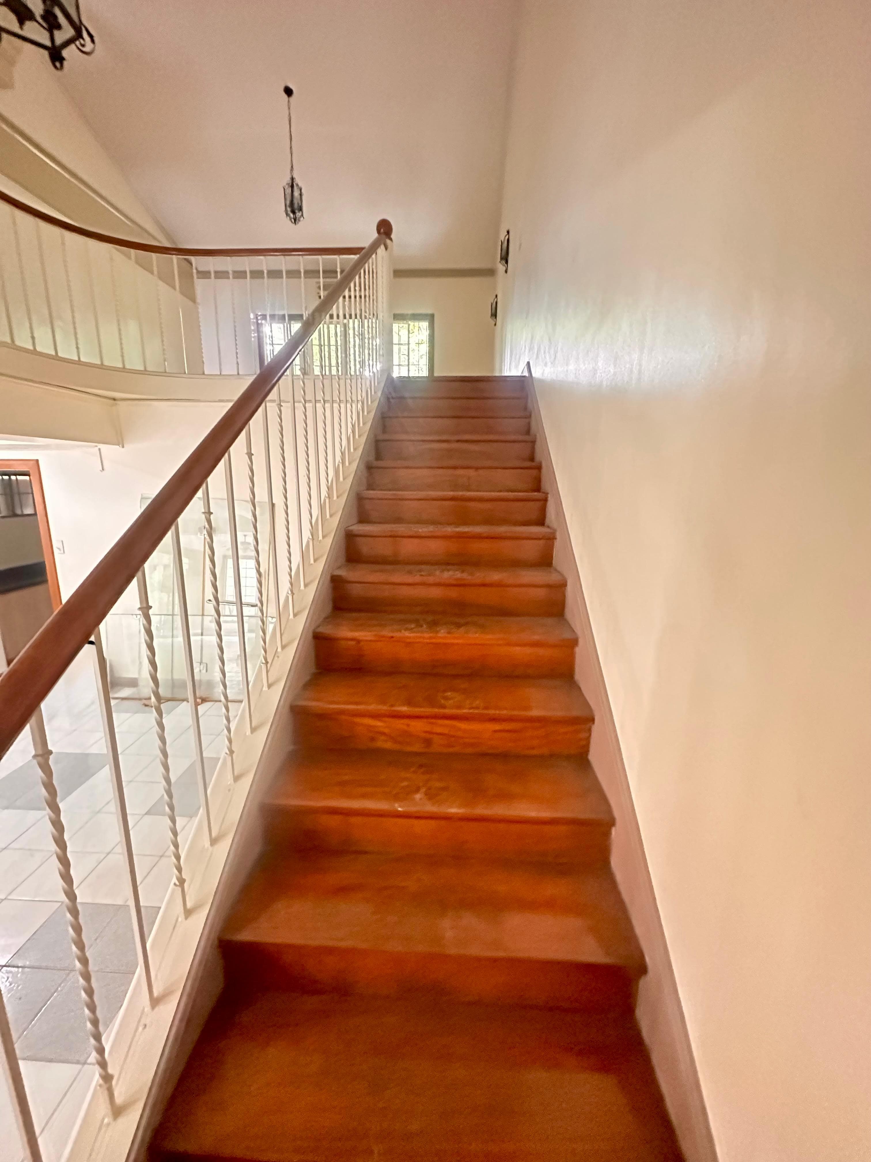 Renovated 3 Bedroom Duplex House - photo 3