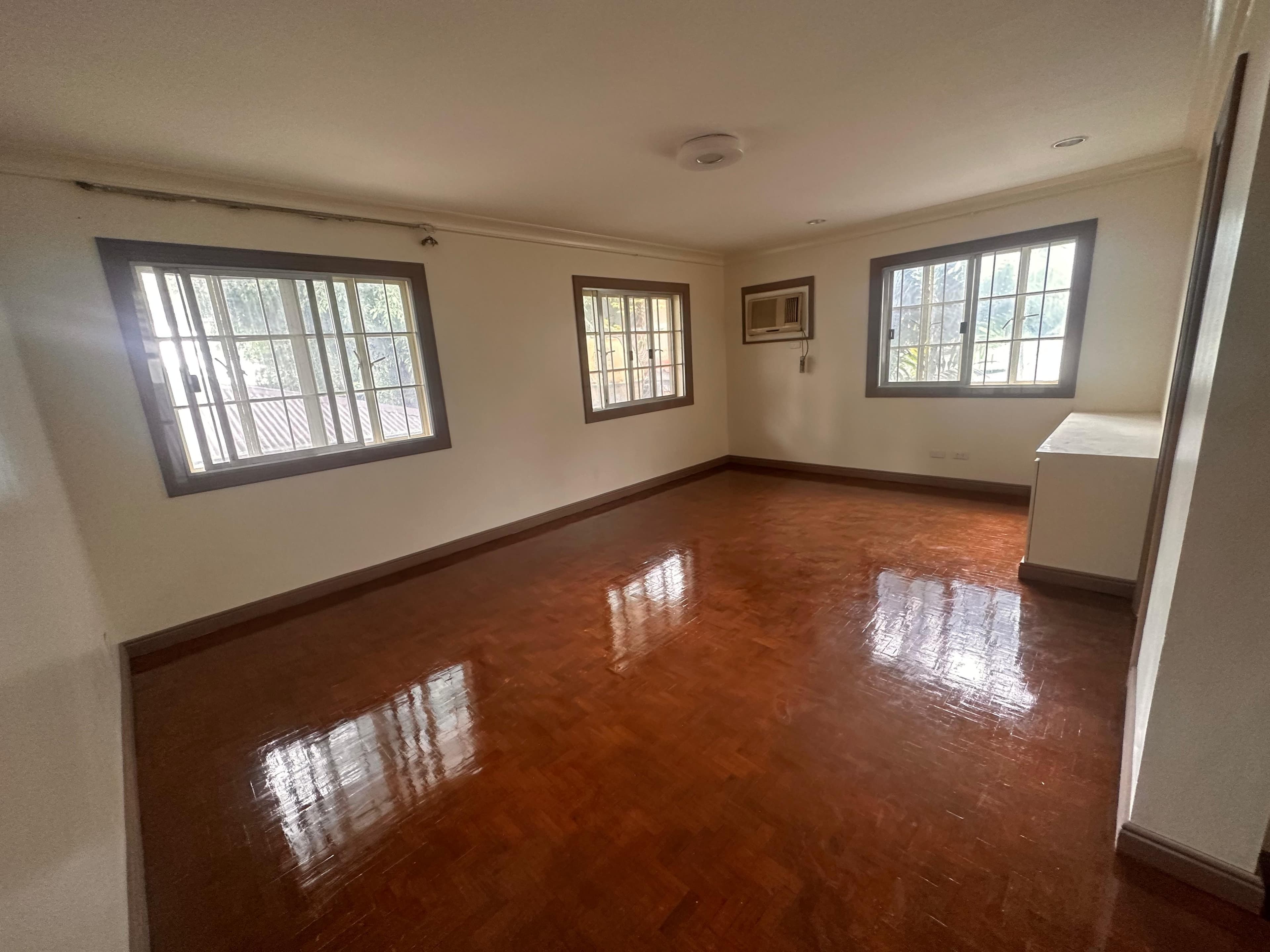 Renovated 3 Bedroom Duplex House - photo 5