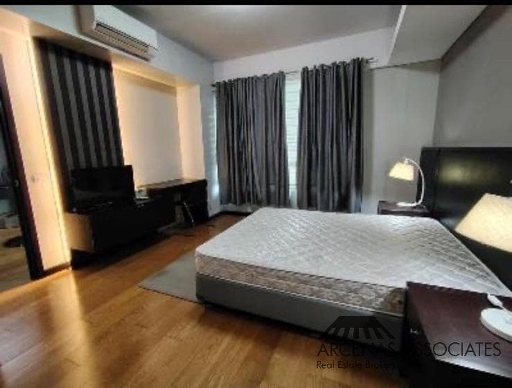Cozy 2-Bedroom at One Serendra - photo 3