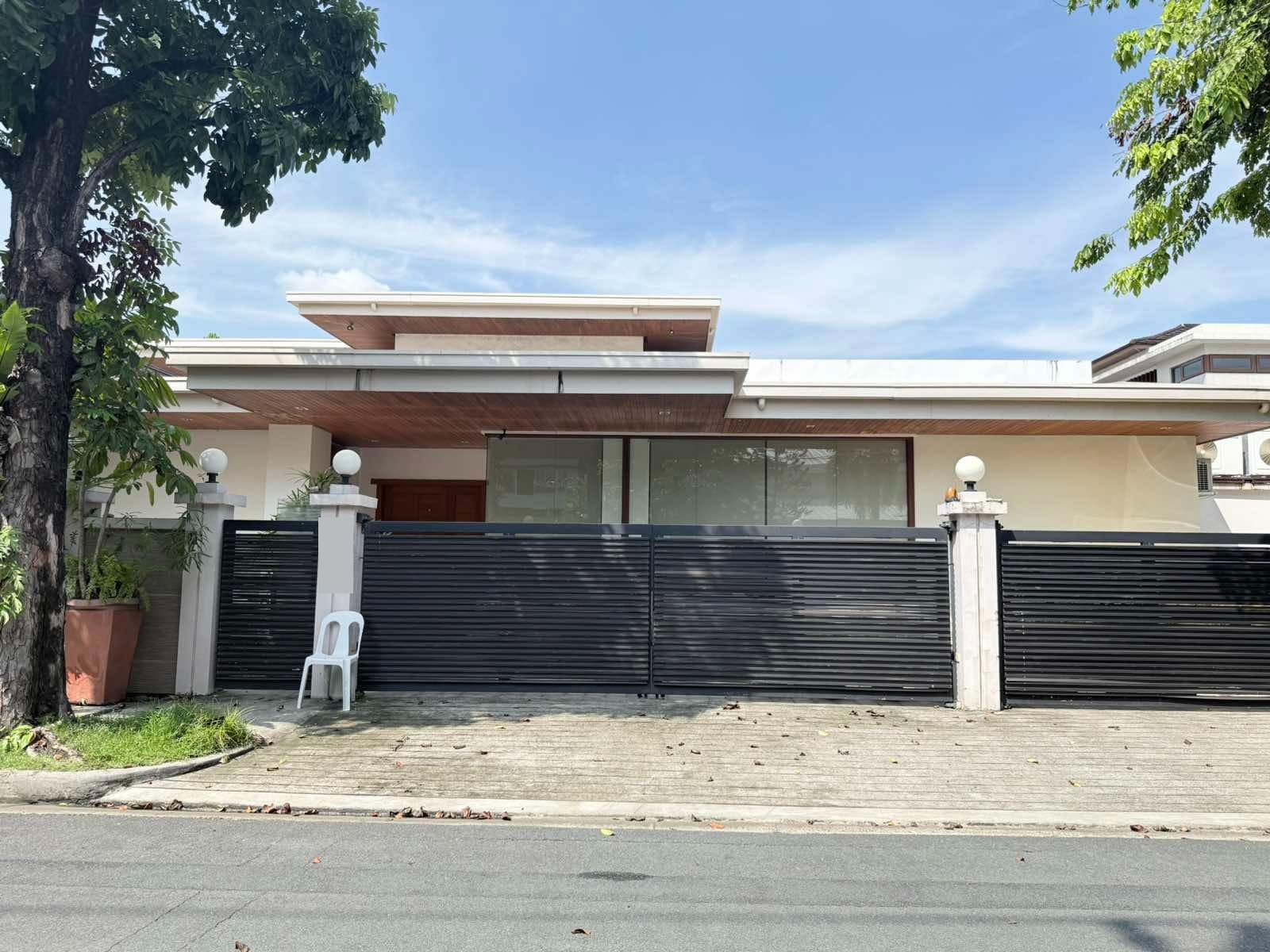 Elegant 2-Storey Home with Grand Staircase - Dasmarinas Village, Makati - photo 1