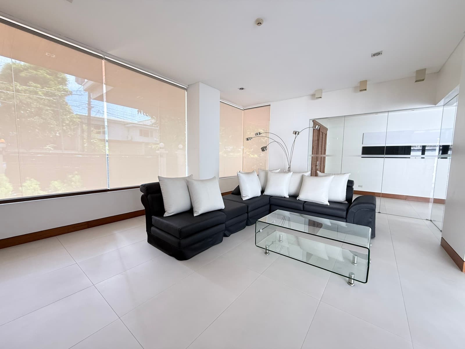 Elegant 2-Storey Home with Grand Staircase - photo 4