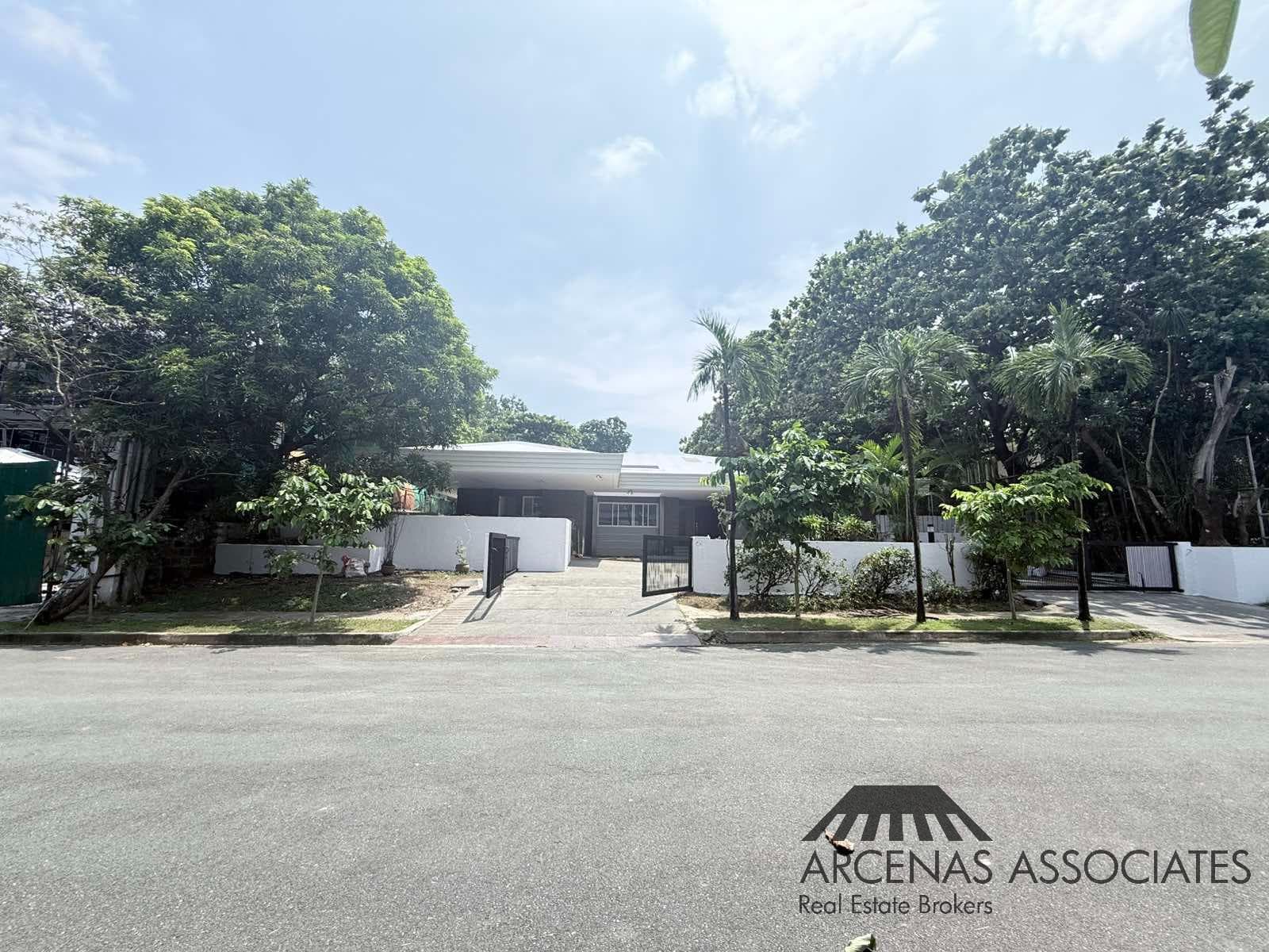 Spacious Renovated Bungalow - Dasmarinas Village, Makati - photo 1