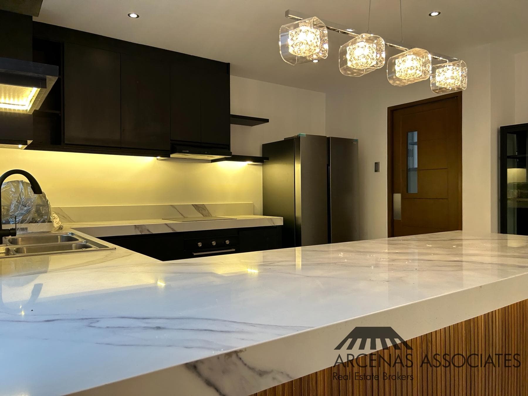 Fully Renovated 2-Storey House and Lot for Sale with Huge Basement - photo 4