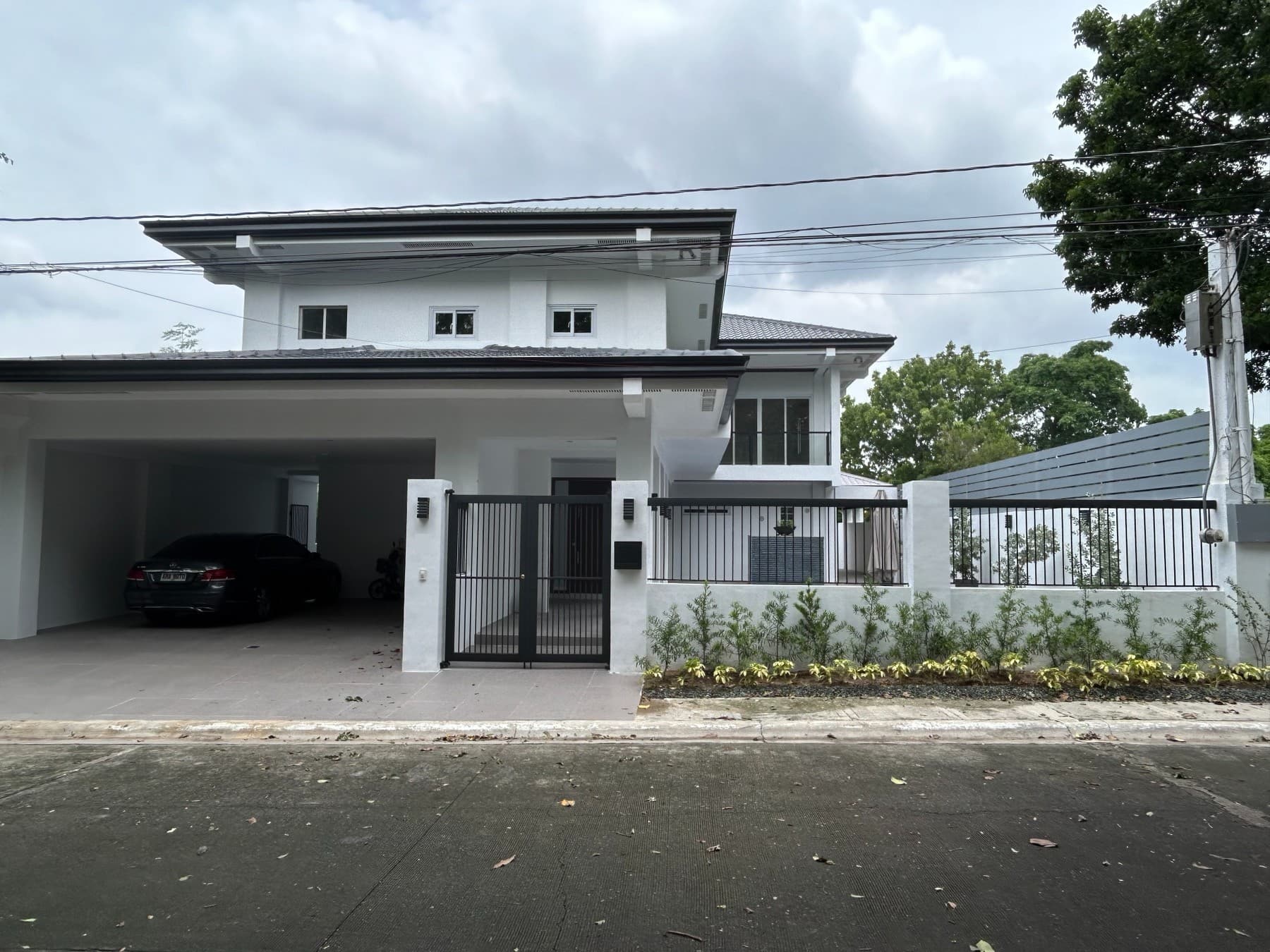 Fully Renovated 2-Storey House and Lot for Sale with Huge Basement - Hillsborough, Muntinlupa - photo 1
