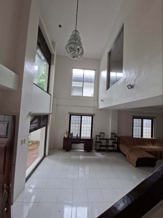 Spacious 3-Bedroom House with Garden - photo 4