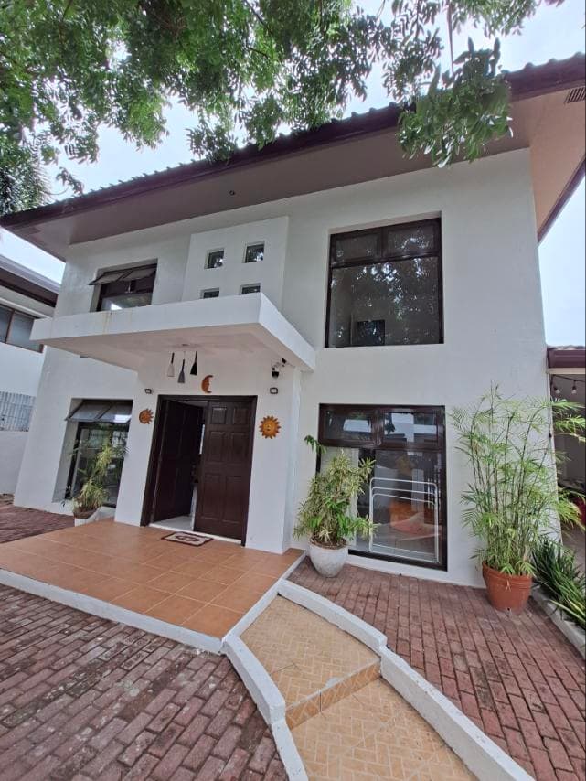 Spacious 3-Bedroom House with Garden - Hillsborough, Muntinlupa - photo 1