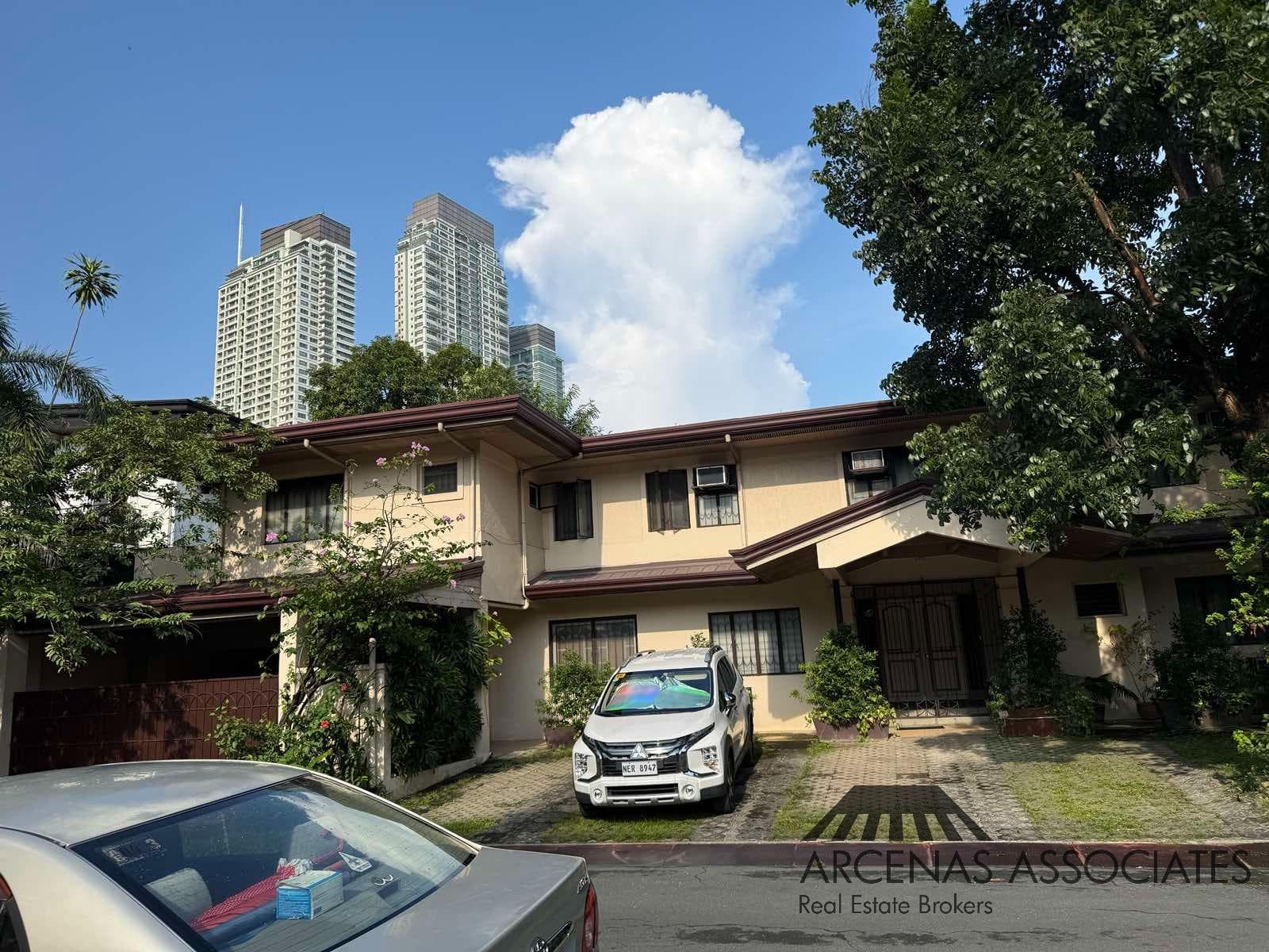 Well-Maintained House in a Prime Location - San Lorenzo, Makati - photo 1