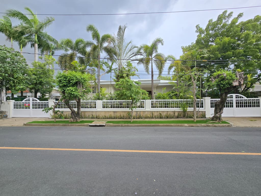 Large 2 storey house - Dasmarinas Village, Makati - photo 1