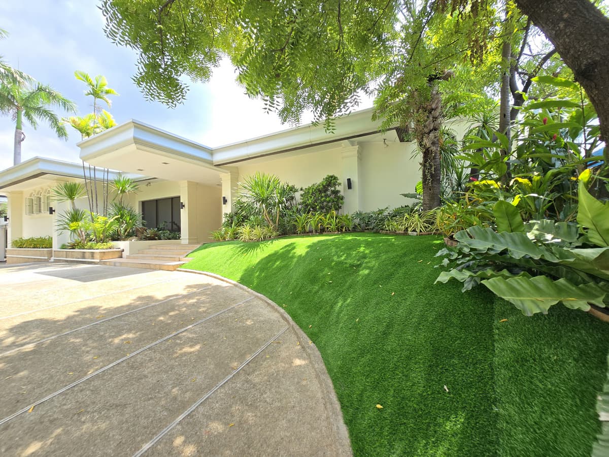 Large 2 storey house - photo 2