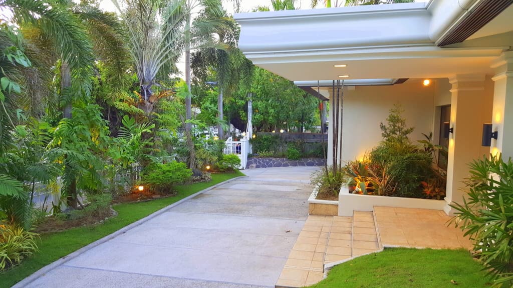 Large 2 storey house - photo 3