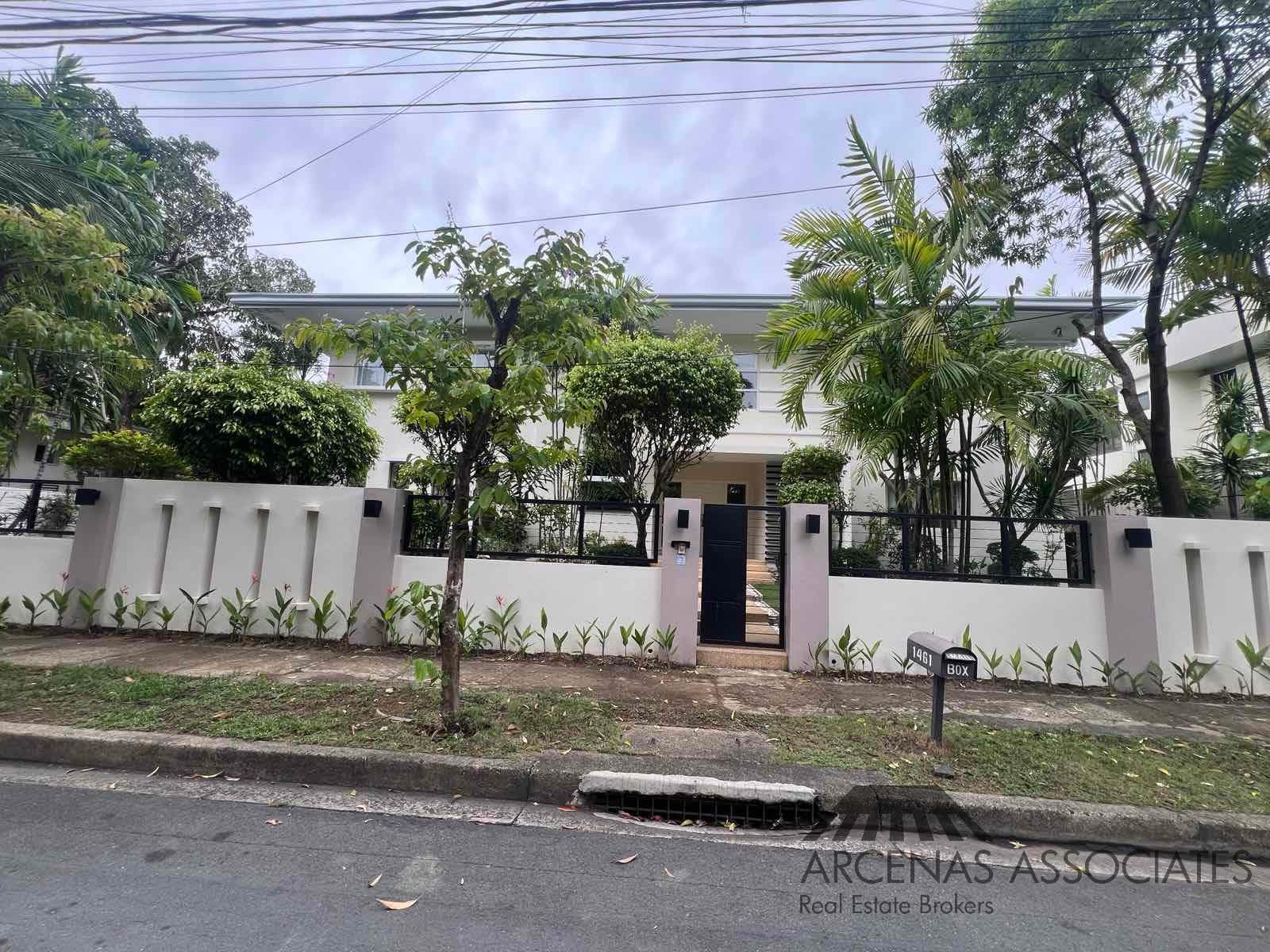 Modern and contemporary 2 storey - Dasmarinas Village, Makati - photo 1