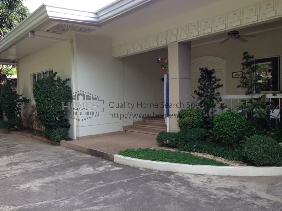 Warm Split-level House - Dasmarinas Village, Makati - photo 1