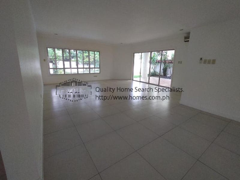Centrally located bungalow in Dasmarinas Village, Makati