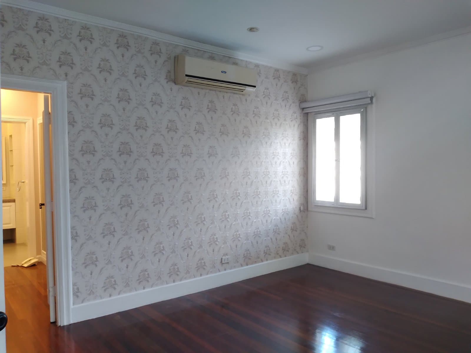 Renovated Colonial 2-storey - photo 4