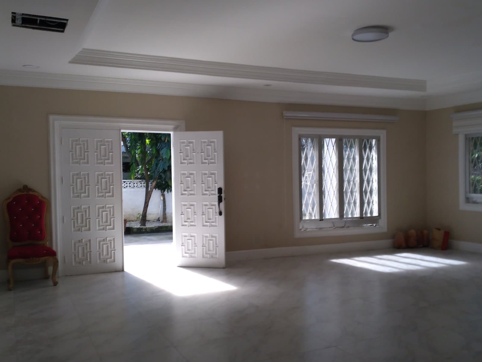 Renovated Colonial 2-storey - Dasmarinas Village, Makati - photo 1
