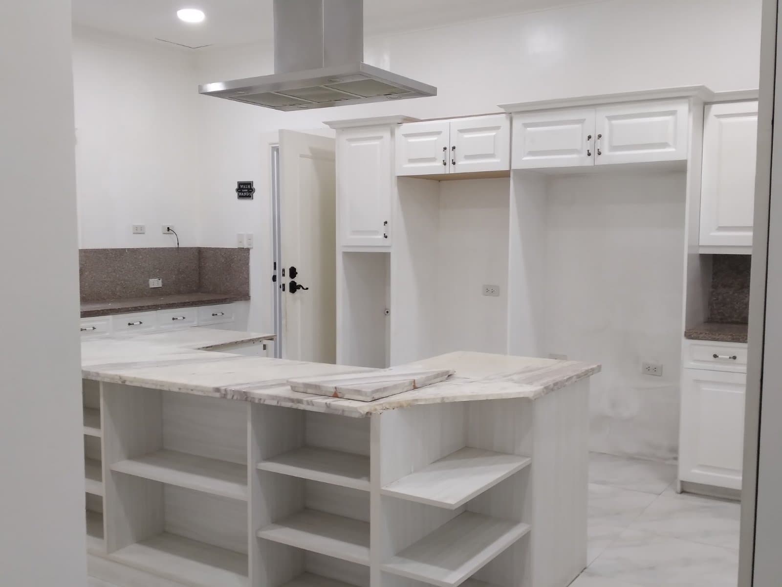 Renovated Colonial 2-storey - photo 3