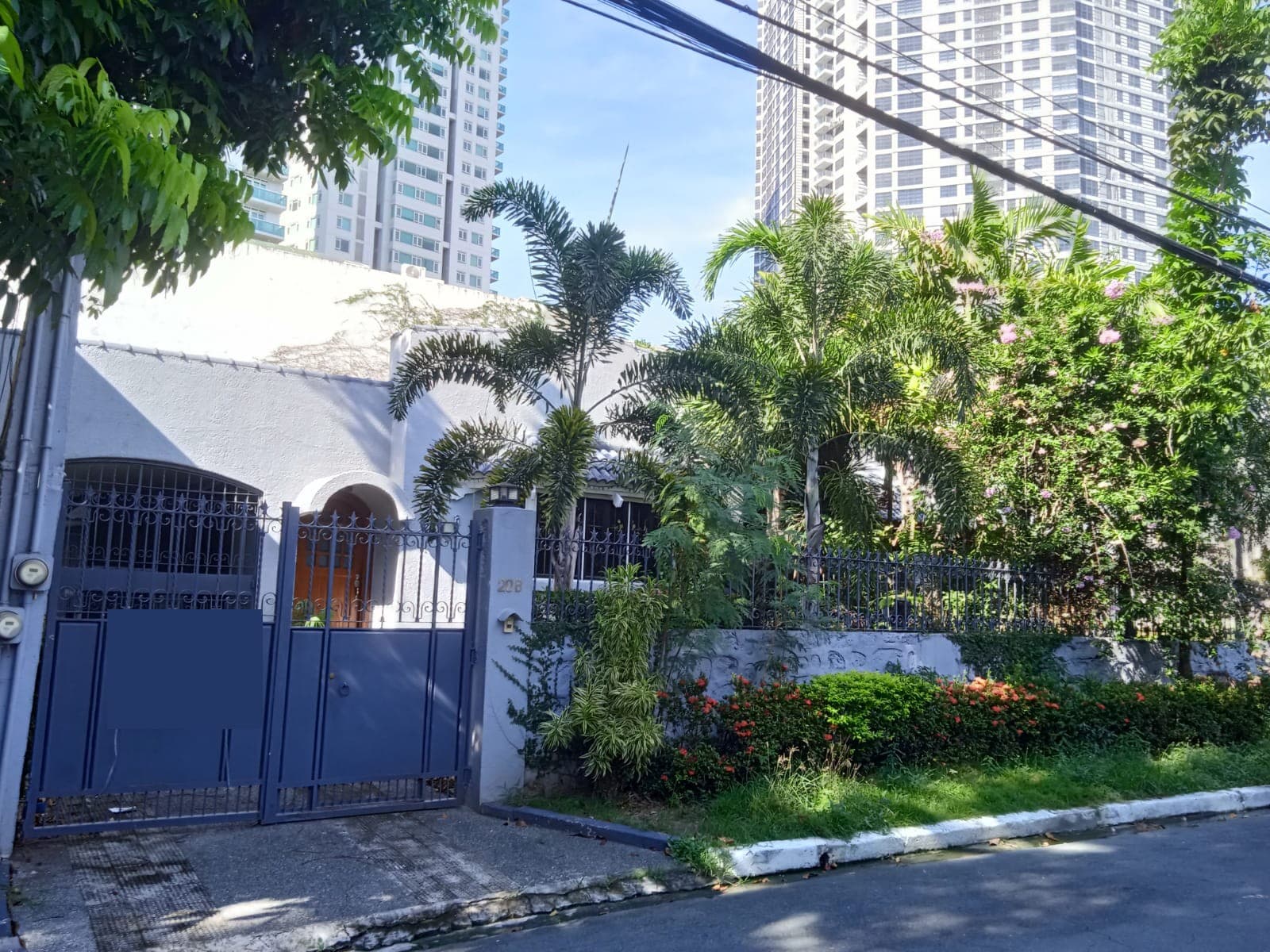 Remodeled Duplex house - San Lorenzo, Makati - photo 1