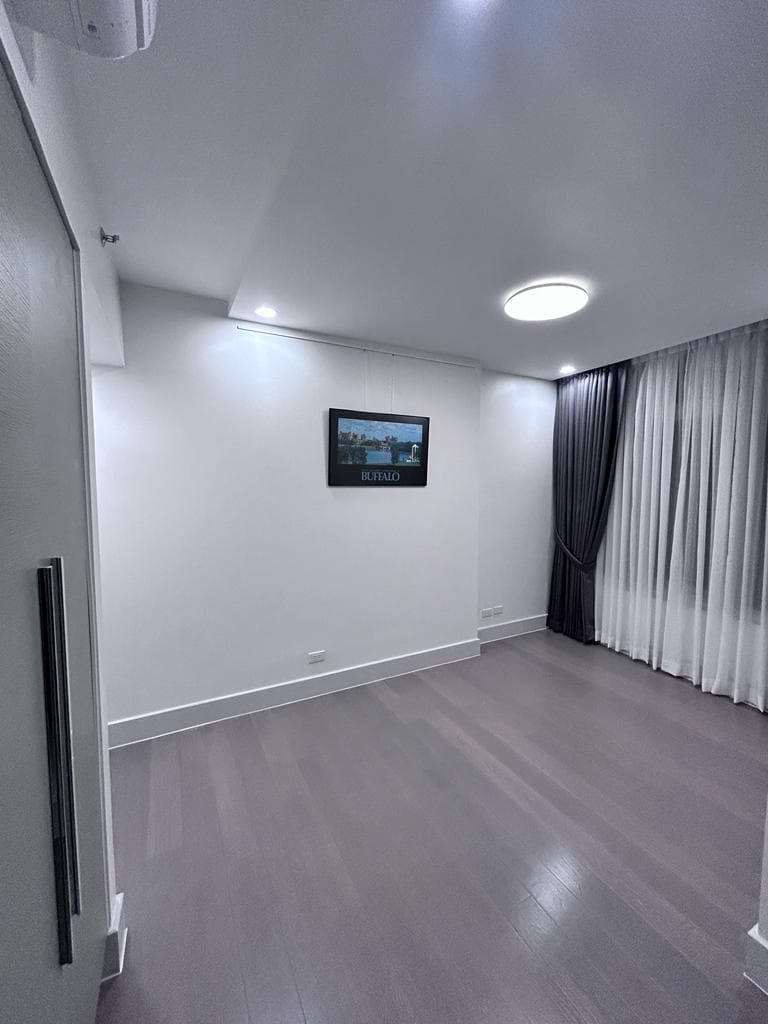 Brand new 2 Bedroom Unit with Balcony - Rockwell Center, Makati - photo 1
